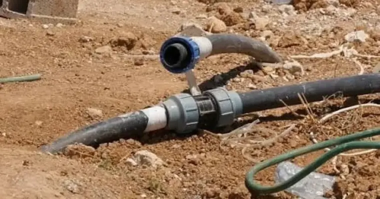 مستعمرون يدمرون شبكة مياه الشرب