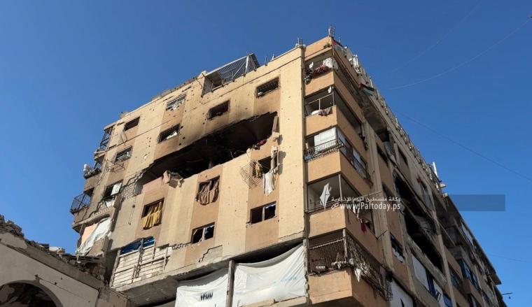 قصف شقة سكنية في مدينة غزة