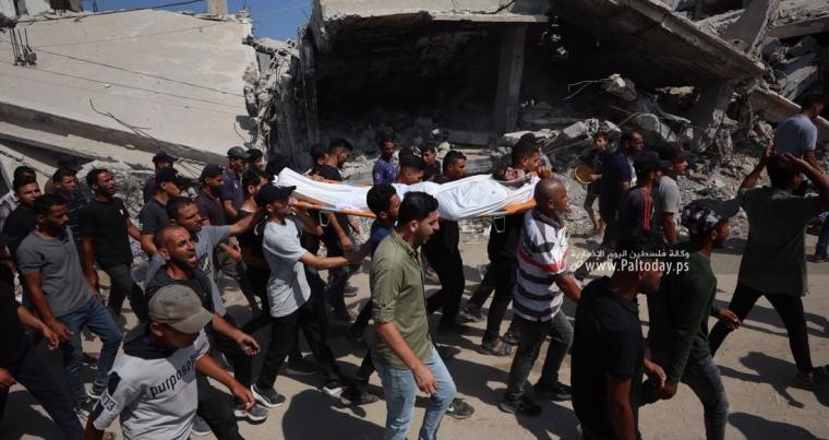 وداع ثلاث شهداء بمدينة غزة بعد قصف وتقدم الجيش على شارع صلاح الدين فجر اليوم (7).jpeg
