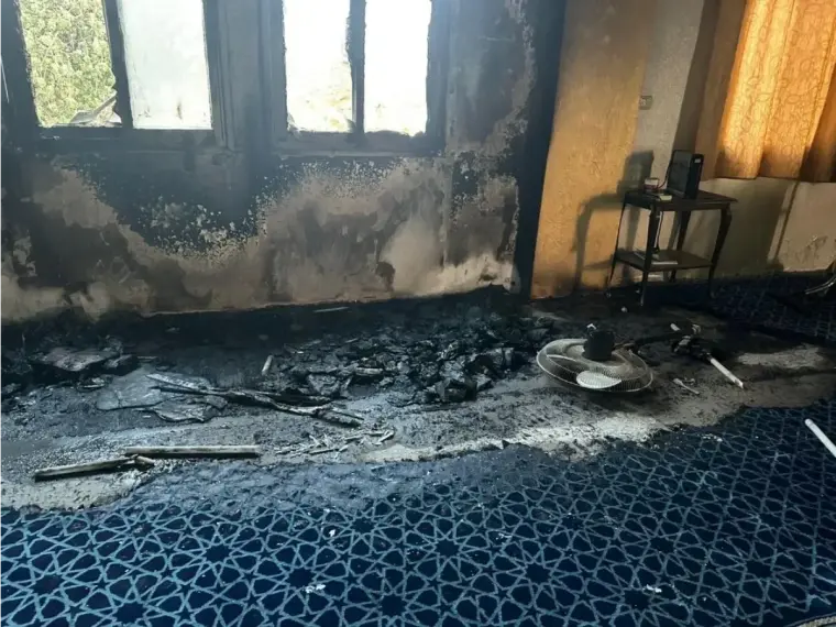 مستوطنون يحرقون مسجداً في الضفة