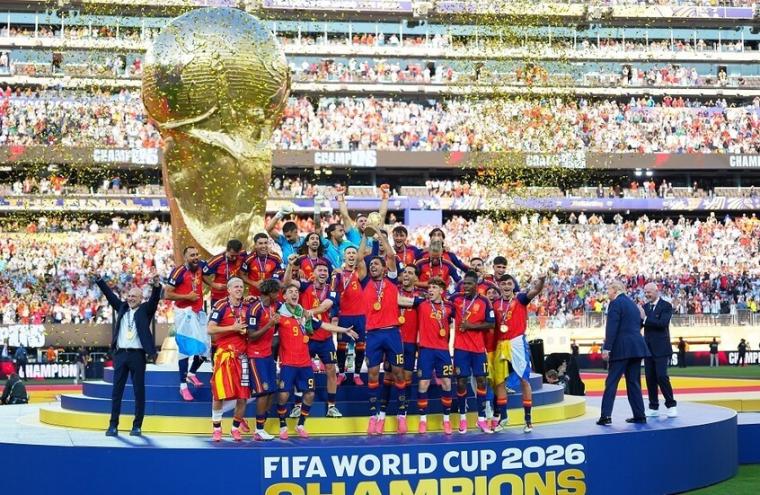 احتفال لاعبو منتخب إسبانيا بفوزهم بكأس العالم
