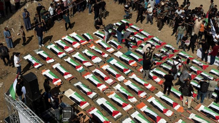 غزة تنظم أكبر جنازة لتشييع 120 شهيداً من عائلتي الحساينة وأبو شريعة (7).jpeg