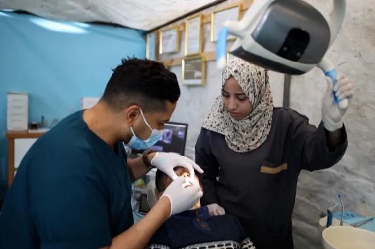 عيادة اسنان