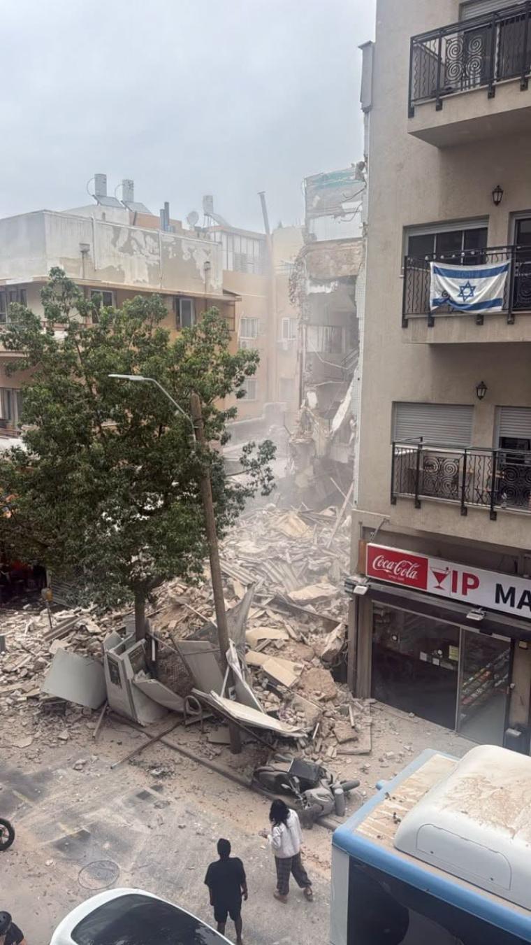 مصابون جراء انهيار مبنى
