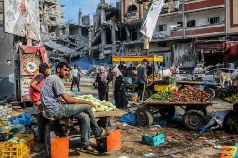 باعة وسط الدمار في غزة