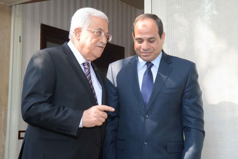 الرئيسان محمود عباس وعبد الفتاح السيسي ورئيس حكومة الاحتلال بنيامين نتنياهو