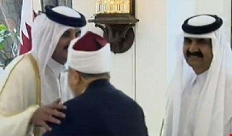 أمير قطر يستقبل الشيخ يوسف القرضاوي