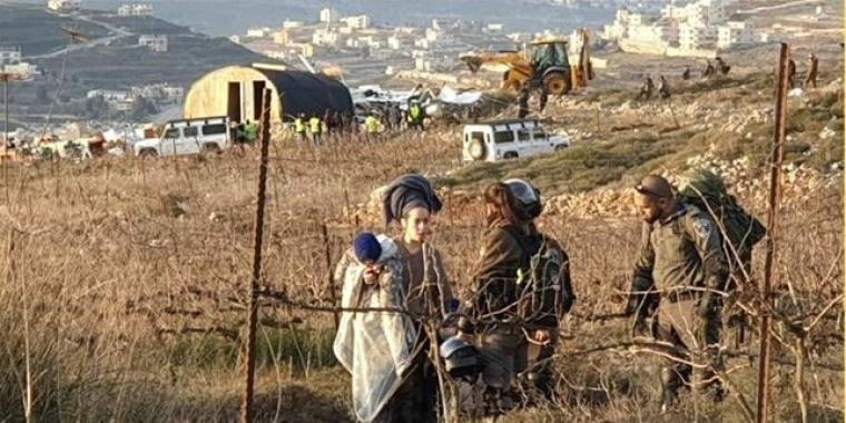 مستوطنون "إسرائيليون" يهاجمون منازل ومزارع المواطنين في الضفة
