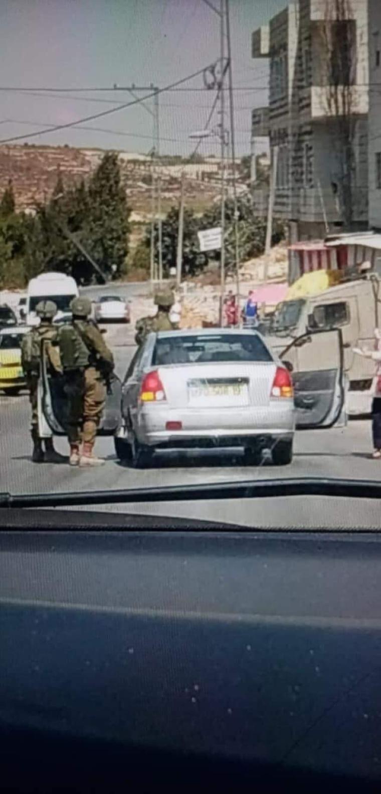 الاحتلال يصادر مركبة فلسطينية