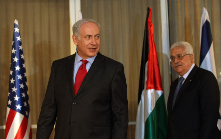 الرئيس محمود عباس ورئيس وزراء الاحتلال بنيامين نتنياهو -صورة ارشيفية