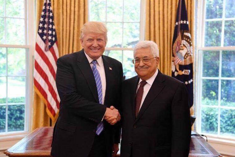 رئيس السلطة محمود عباس ونظيره الأمريكي دونالد ترامب