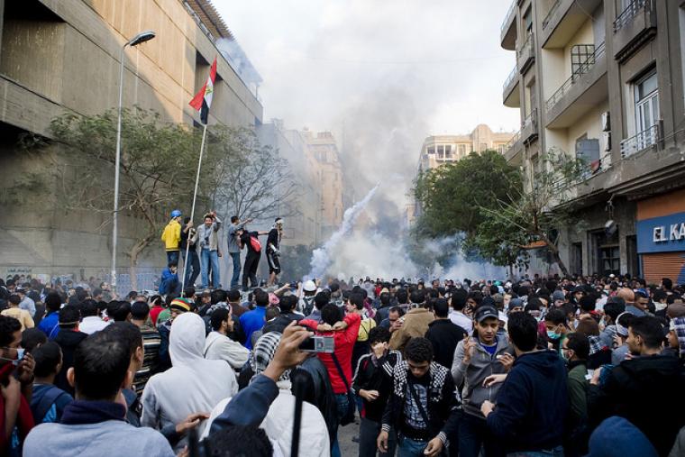 متظاهرون مصريون يشتبكون مع الامن 