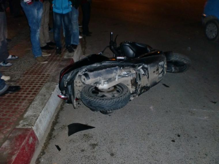 اصطدام دراجة نارية بسيارة في غزة