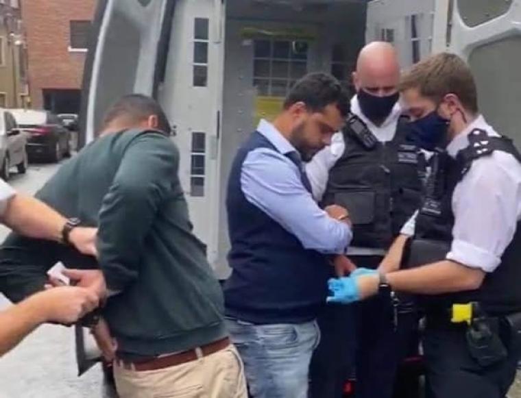 الشرطة البريطانية تعتقل طلبة فلسطينيين داخل السفارة الفلسطينية