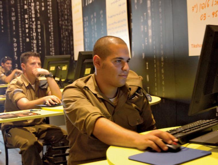 الوحدة الإلكترونية الخاصة في جيش الاحتلال تستعد لحرب الكرتونية