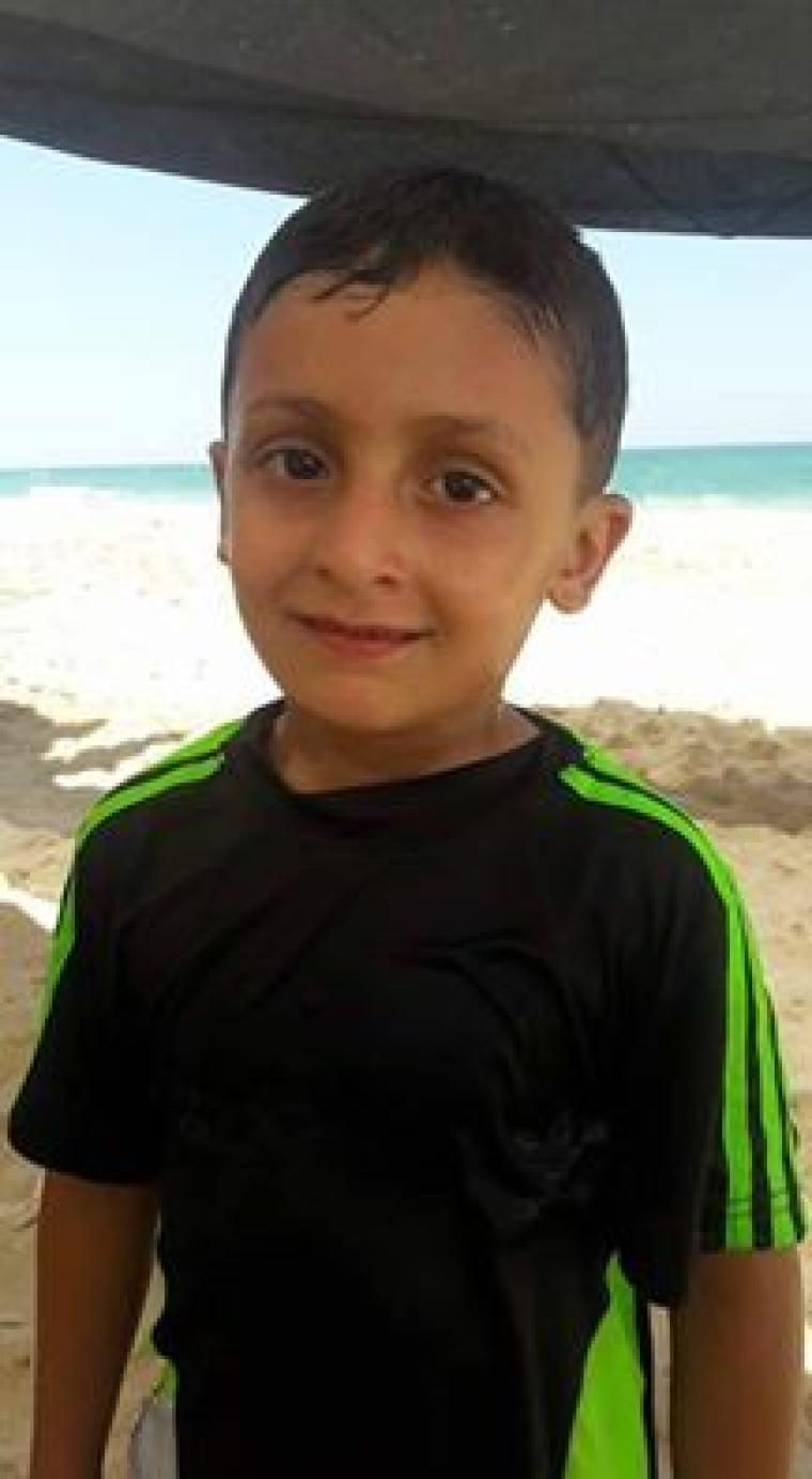 الطفل احمد عابد