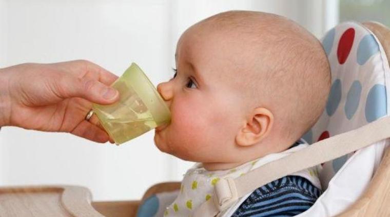 شرب الرضع للماء