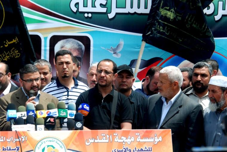 قيادات فلسطينية تستقبل وفد تونس في خيمة التضامن للأسرى بغزة