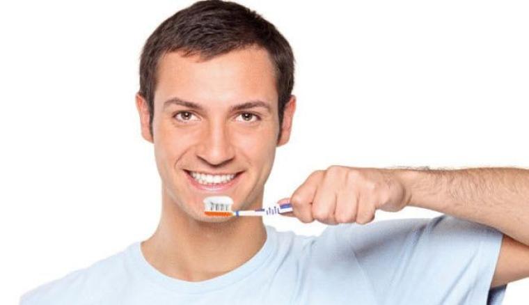 تنظيف الاسنان