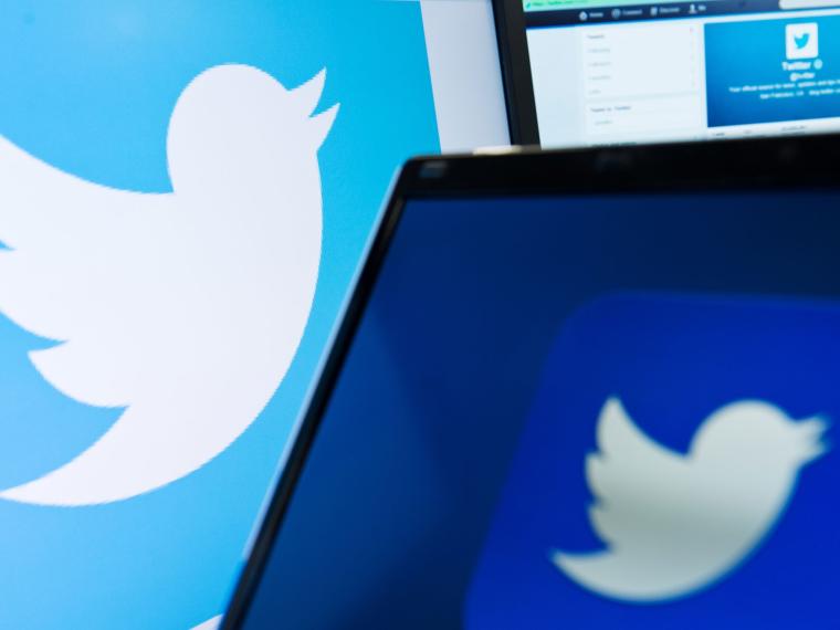 "تويتر" ينقل حسابات ترامب الراحل الى إدارة جو بايدن