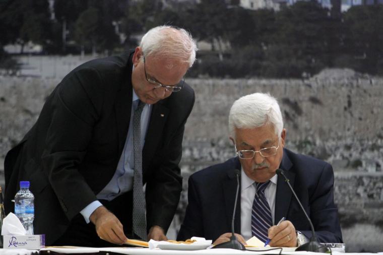 الرئيس عباس يوقع على صكوك ومعاهدات اتفاقية لاهيا