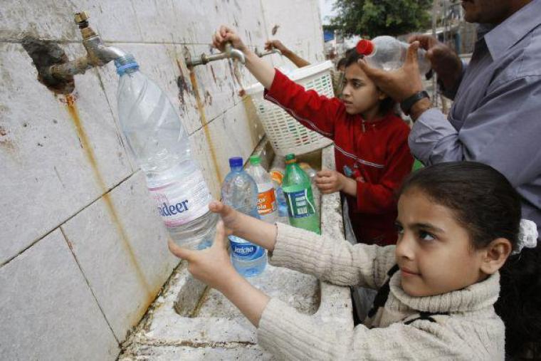 تعبئة مياه في غزة