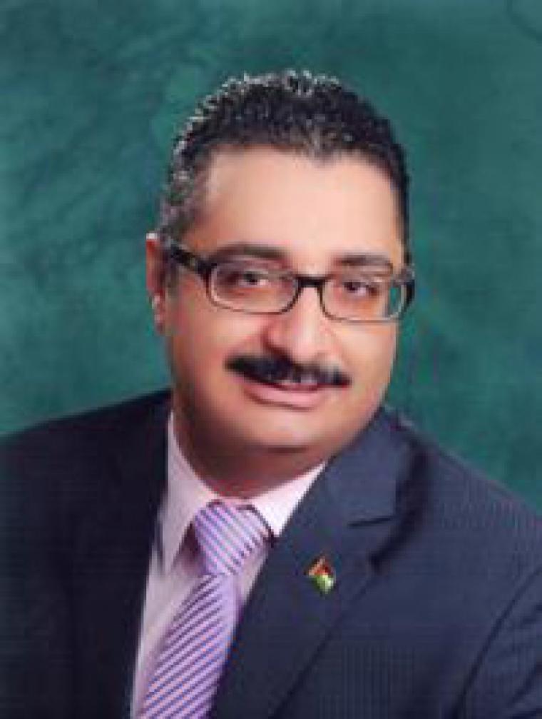 الكاتب أحمد الدبش