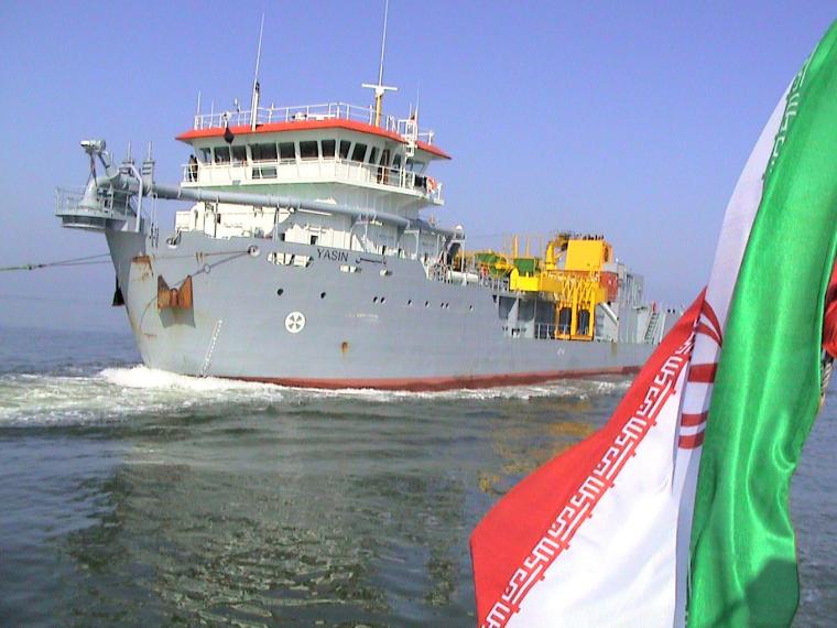 سفينة في المياه الإيرانية 