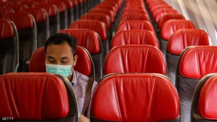 مواطن صيني وحيدًا في الطائرة إلى ووهان