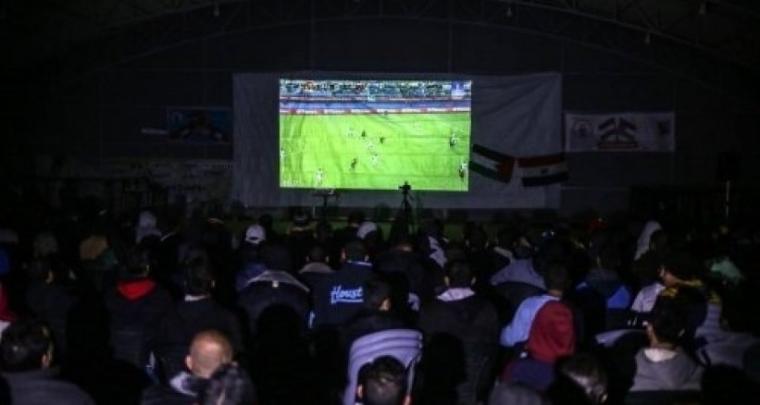 مشاهدة مباراة كرة قدم  للمنتخب المصري في غزة