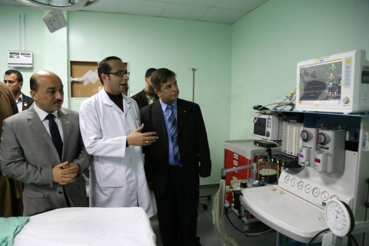 وزير الأشغال مفيد الحساينة برفقة وزير الصحة جواد عواد في زيارة لمستشفى الشفاء