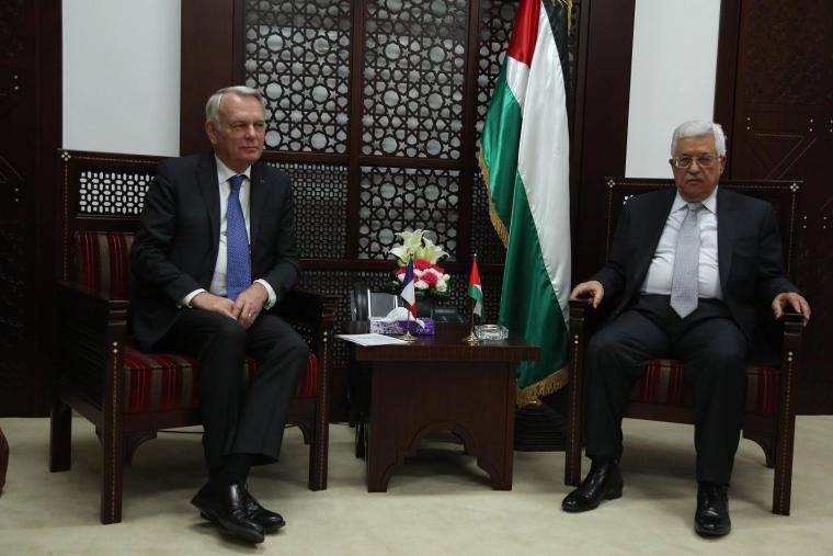 الرئيس محمود عباس ووزير الخارجية الفلرنسي