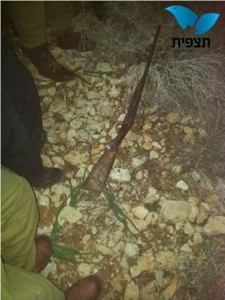 بندقية الفلسطيني التي اطلق بها النار تجاه المستوطنة