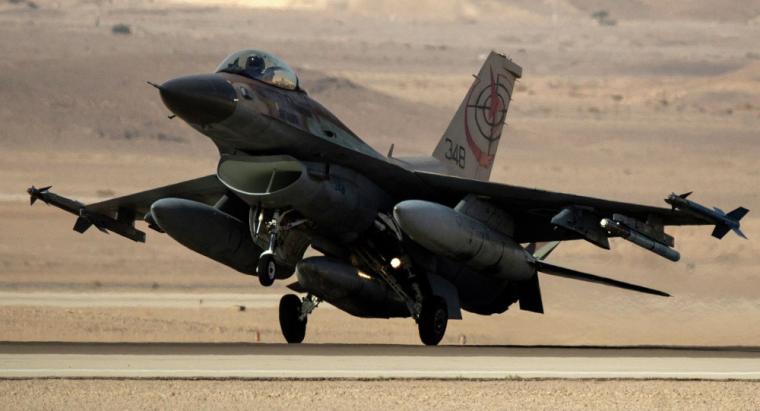 طائرة حربية "اسرائيلية"