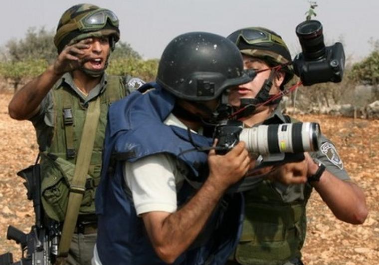 الصحفيون يتعرضون لحملة شرسة من الاحتلال