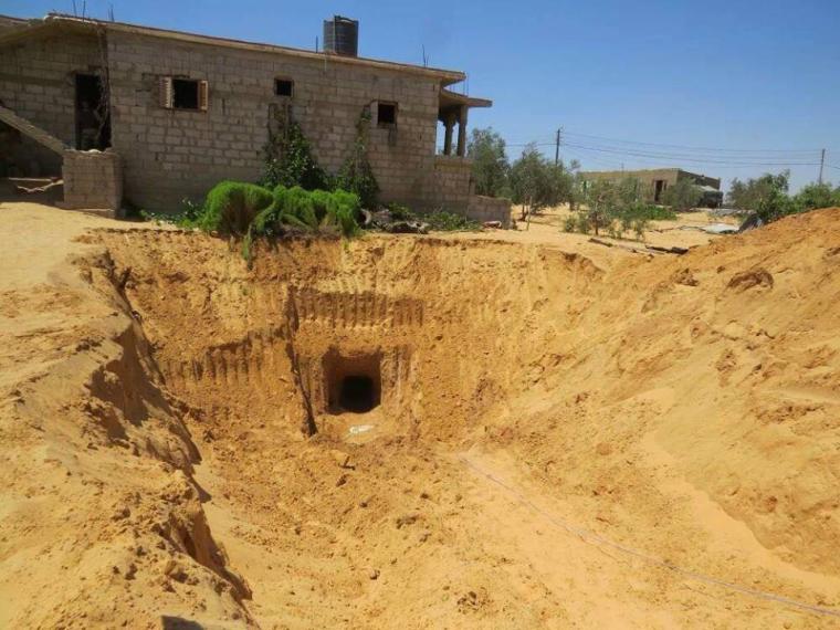 النفق الذي يقول الجيش المصري أنه عثر عليه على الحدود مع قطاع غزة