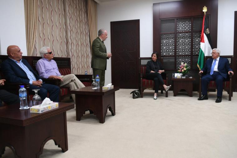 عباس يلتقي وفداً إسرائيلياً في رام الله