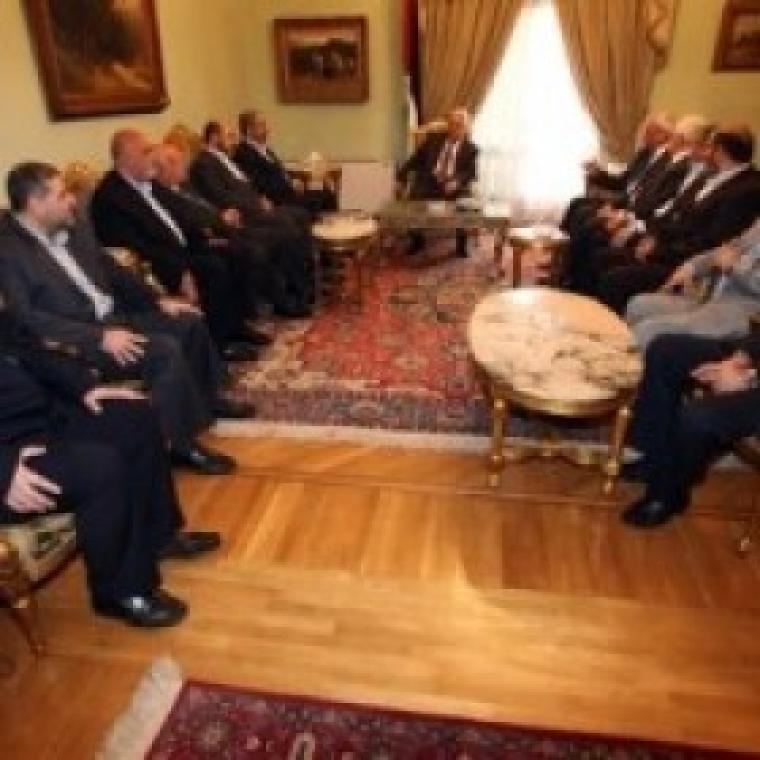 (من الأرشيف) عباس يلتقي الامناء العامون للفصائل الفلسطينية في القاهرة
