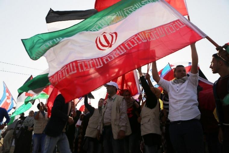 علم الجمهورية الايرانية مع العلم الفلسطيني