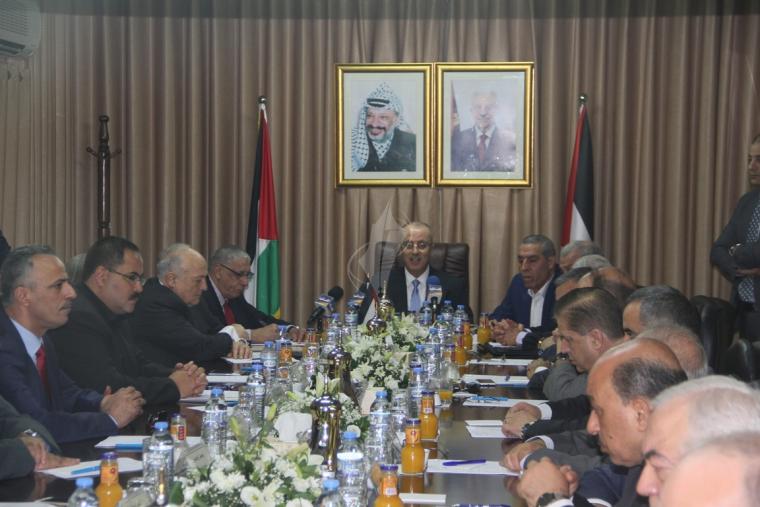 حكومة التوافق في إحدى جلساتها في غزة