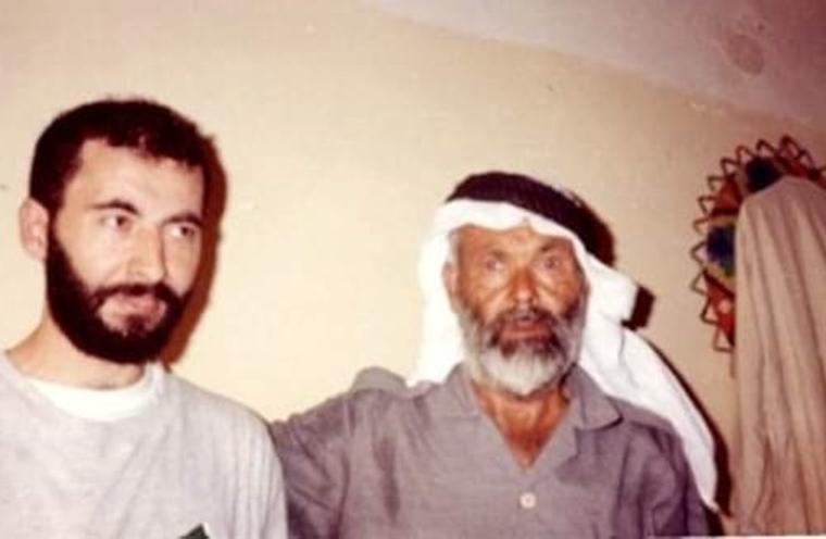 صورة للشهيد يحيى عياش مع والده