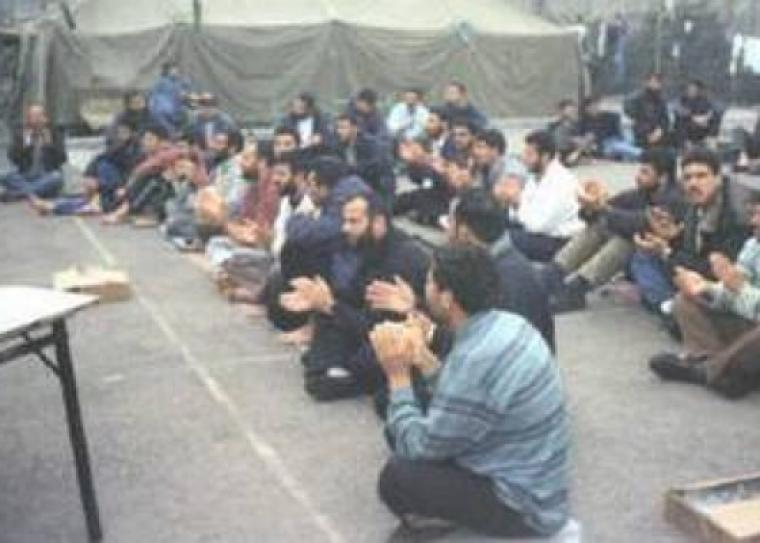 الاحتلال يرفض إدخال الأغطية الشتوية لأسرى سجن "ايشل"