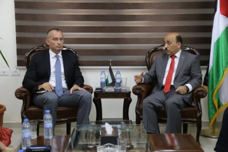 وزير الأشغال مفيد الحساينة ومنسق عملية السلام في الشرق الأوسط ملايدنوف 