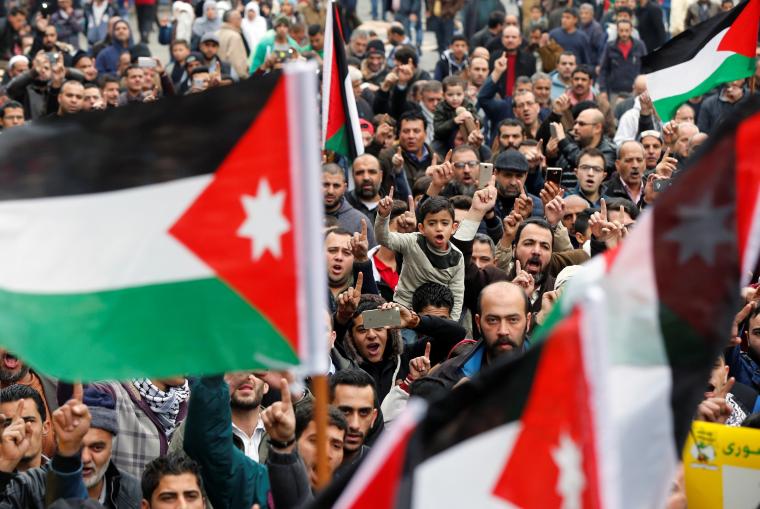 اردنيون يشاركون في مظاهرة رافضة لقرار ترامب.JPG