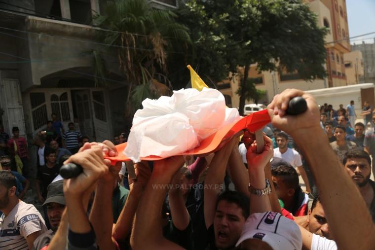  جثمان الشهيد الطفل محمود الغرابلي (7).JPG