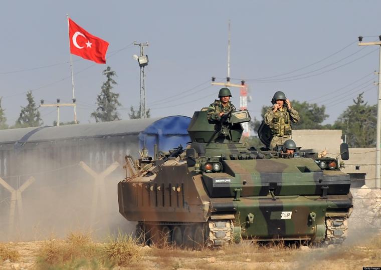 الجيش التركي على الحدود مع سوريا