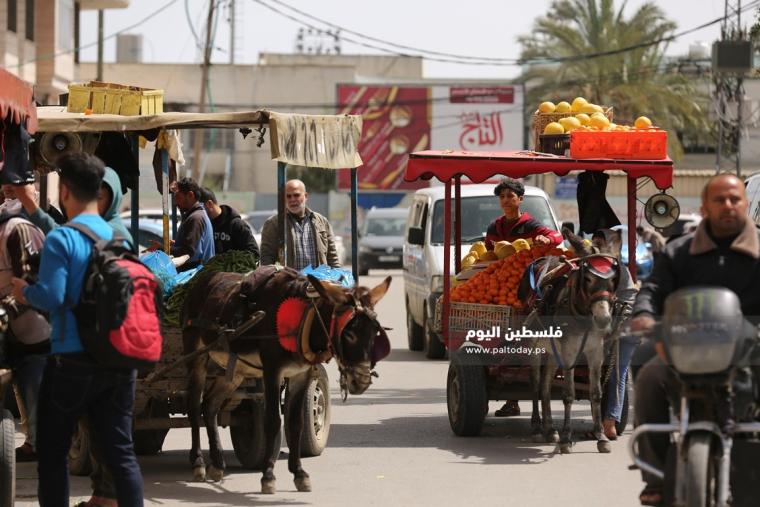 صورة ارشيفيه لباعة الخضار في الشوارع