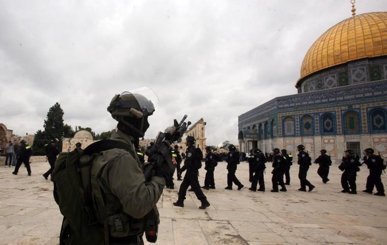 قوات الاحتلال داخل المسجد الأقصى
