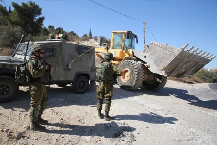 قوات الاحتلال تهدم بناية ‫(39322117)‬ ‫‬