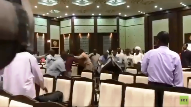 معركة في البرلمان السوداني